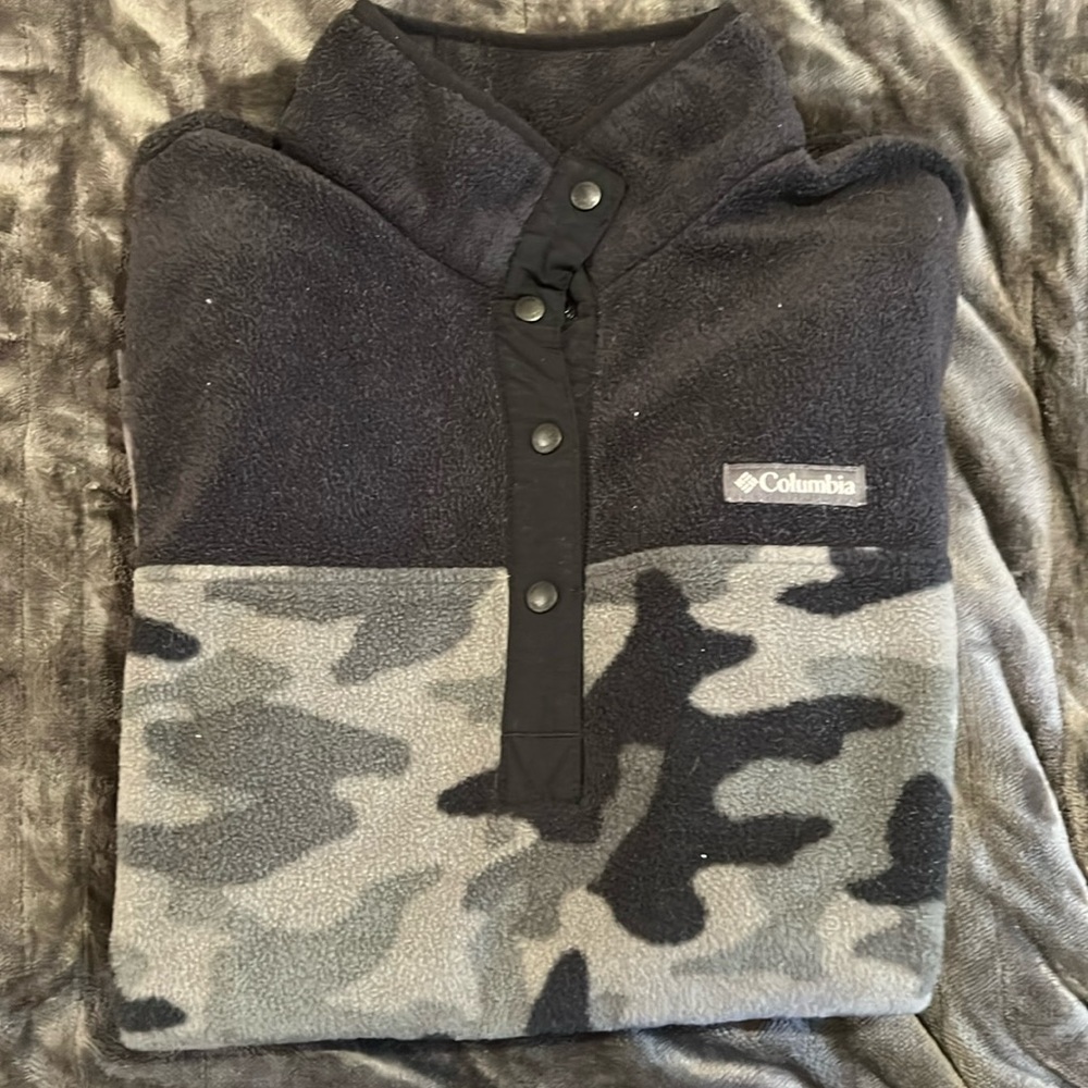 Cute Columbia Sweatshirt!